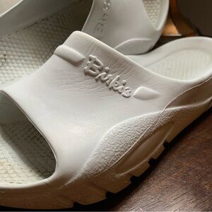 Birki’s White Foam Slides Unisex 39 Women’s 8-8.5 made in Germany Sandals